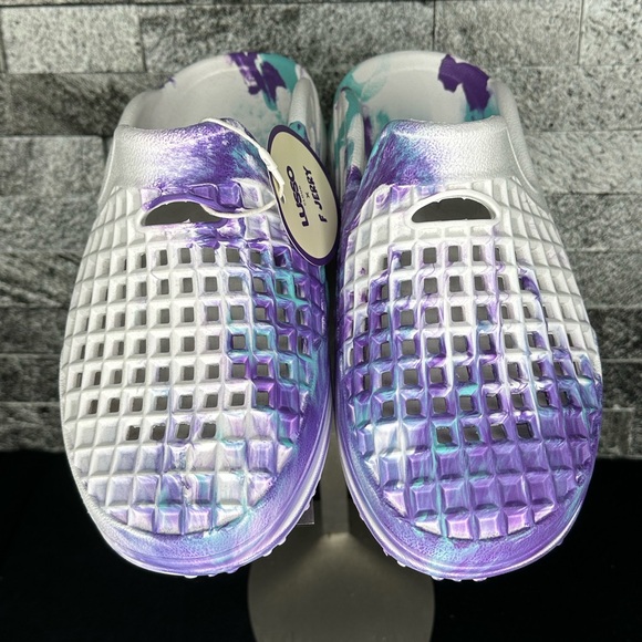 Lusso Cloud Scenario Slide F Jerry - NEW - M10 - Picture 3 of 9